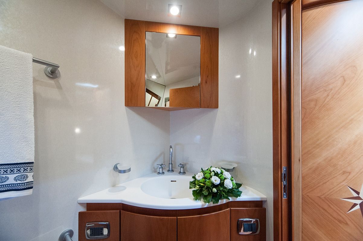 NADAZERO Raffaelli 22m Motoryacht Bathroom