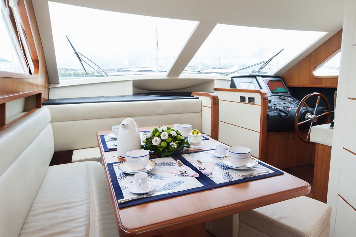 NADAZERO Raffaelli 22m Motoryacht Dining