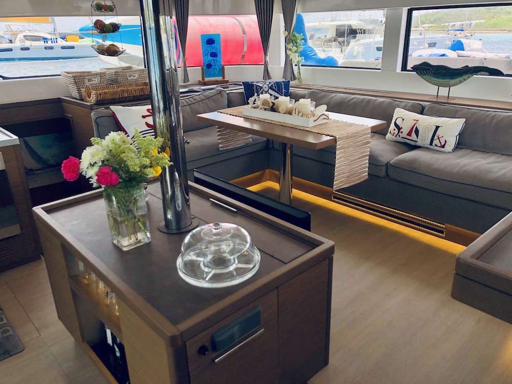 NAUTI CAT Lagoon 50 Saloon