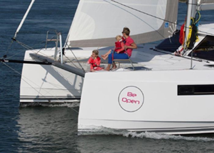 Nautitech Open 40 - front hull