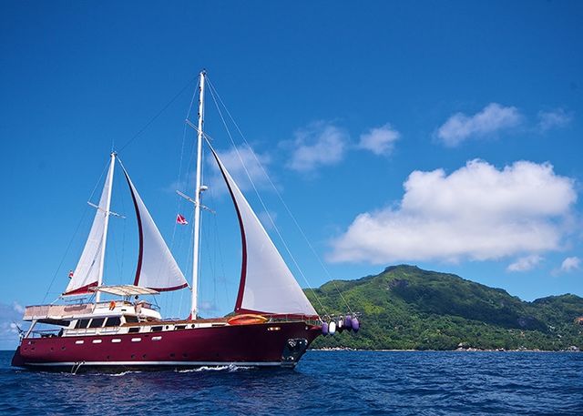 luxury yacht charter indian ocean