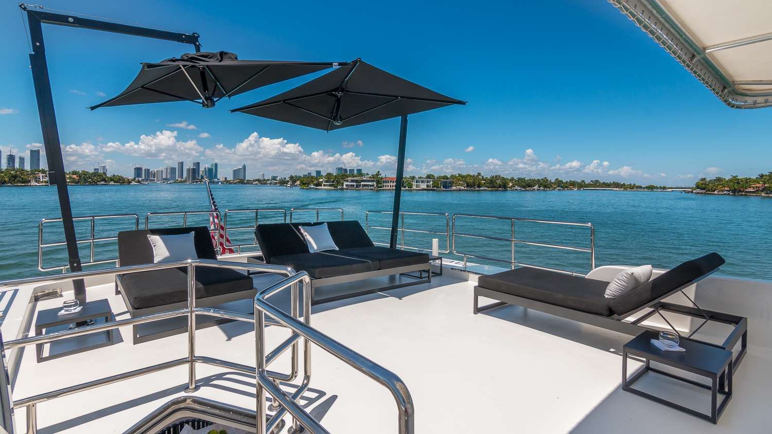 Miami Day Charter Yacht NIRVANA HORIZON 103