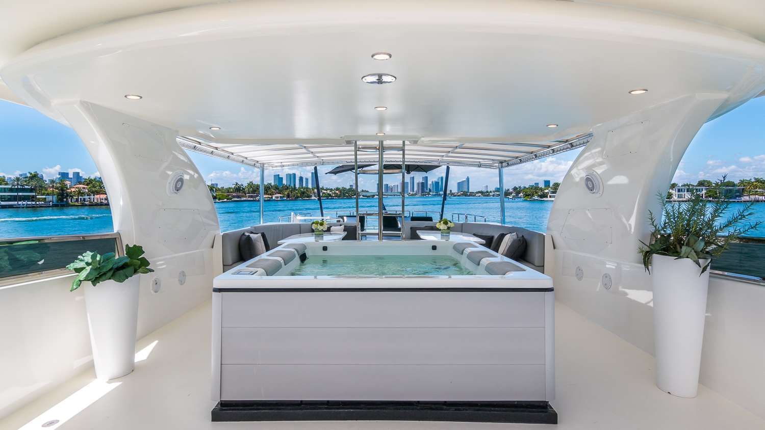 Miami Day Charter Yacht NIRVANA HORIZON 103