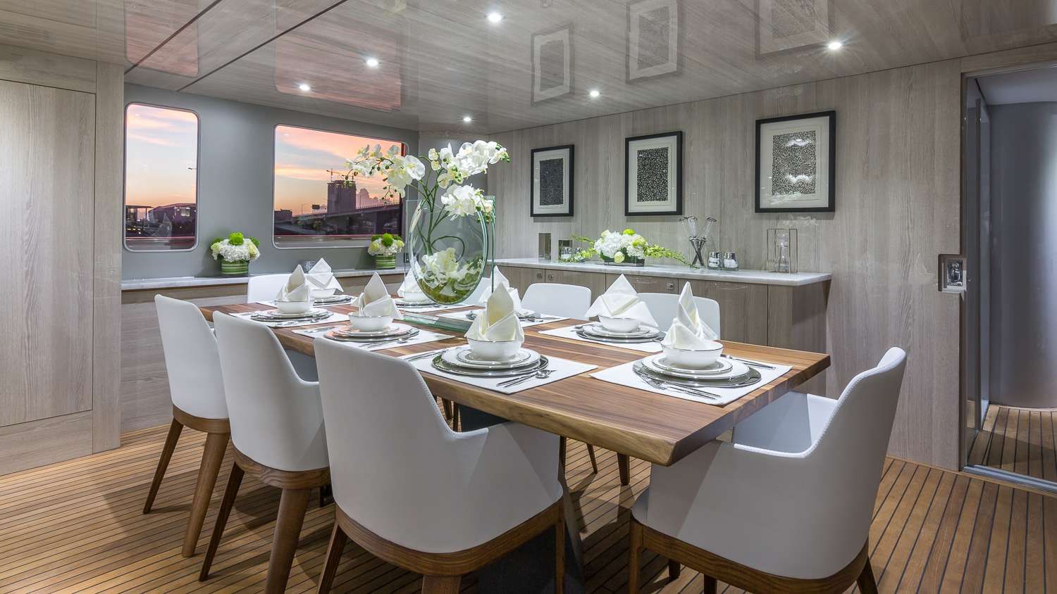 Miami Day Charter Yacht NIRVANA HORIZON 103
