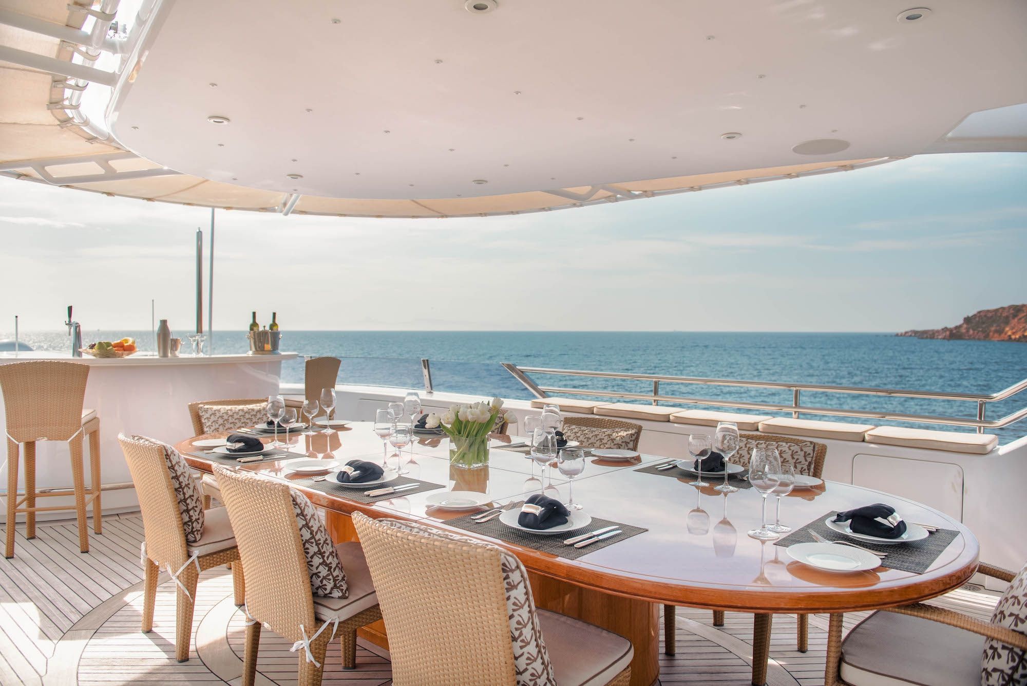 ISA Motor Yacht OASIS Al Fresco Dining