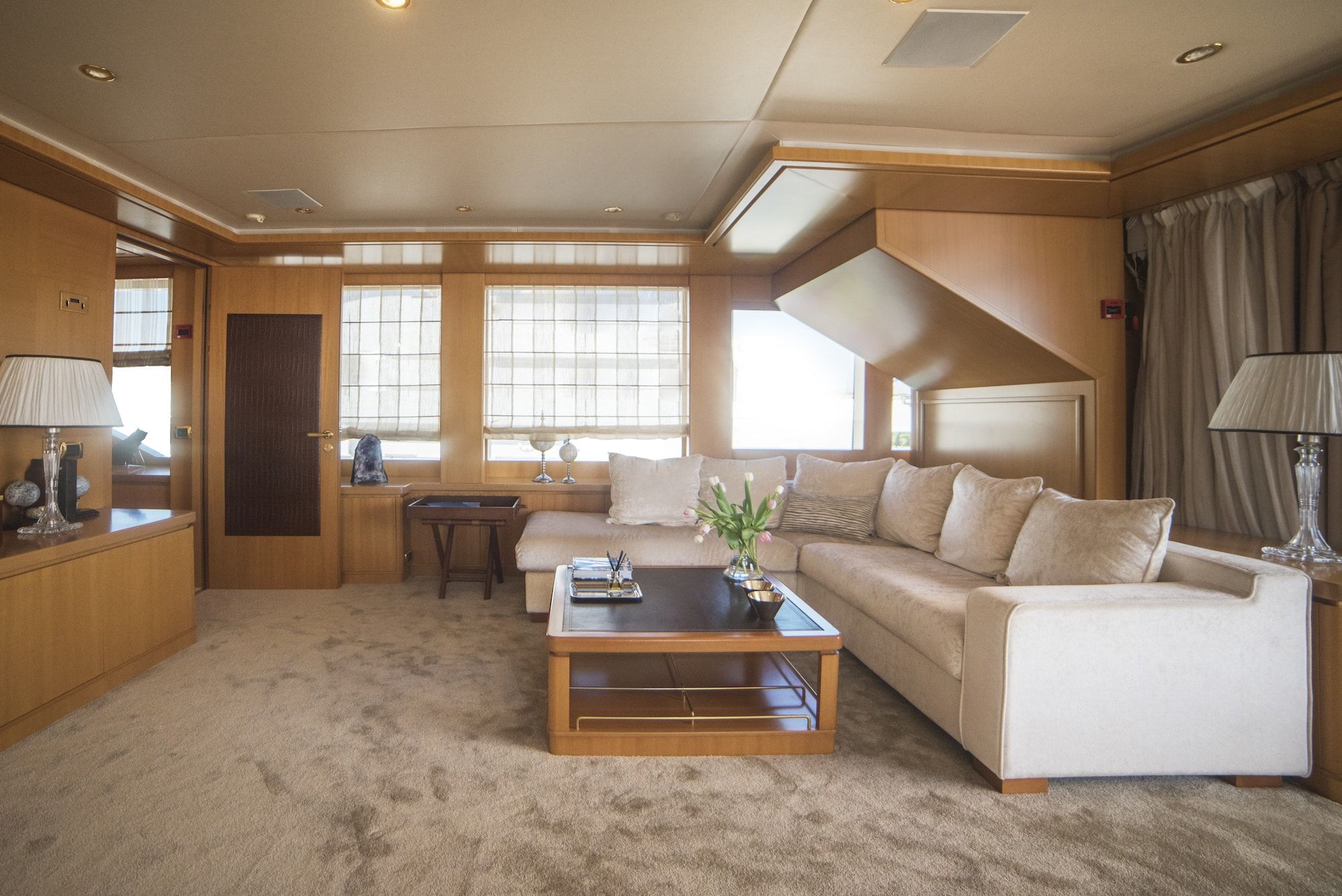 ISA Motor Yacht OASIS SkyloungeISA Motor Yacht OASIS