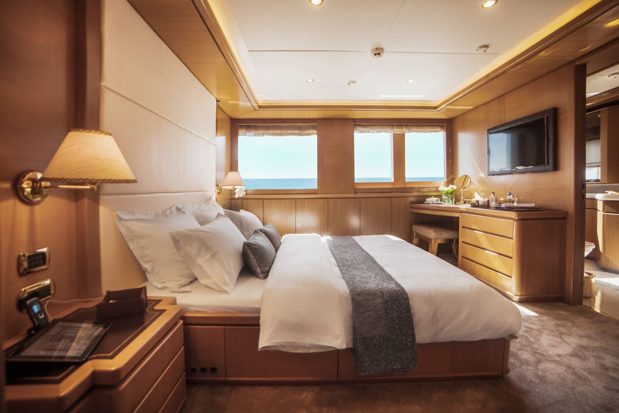 ISA Motor Yacht OASIS Cabins