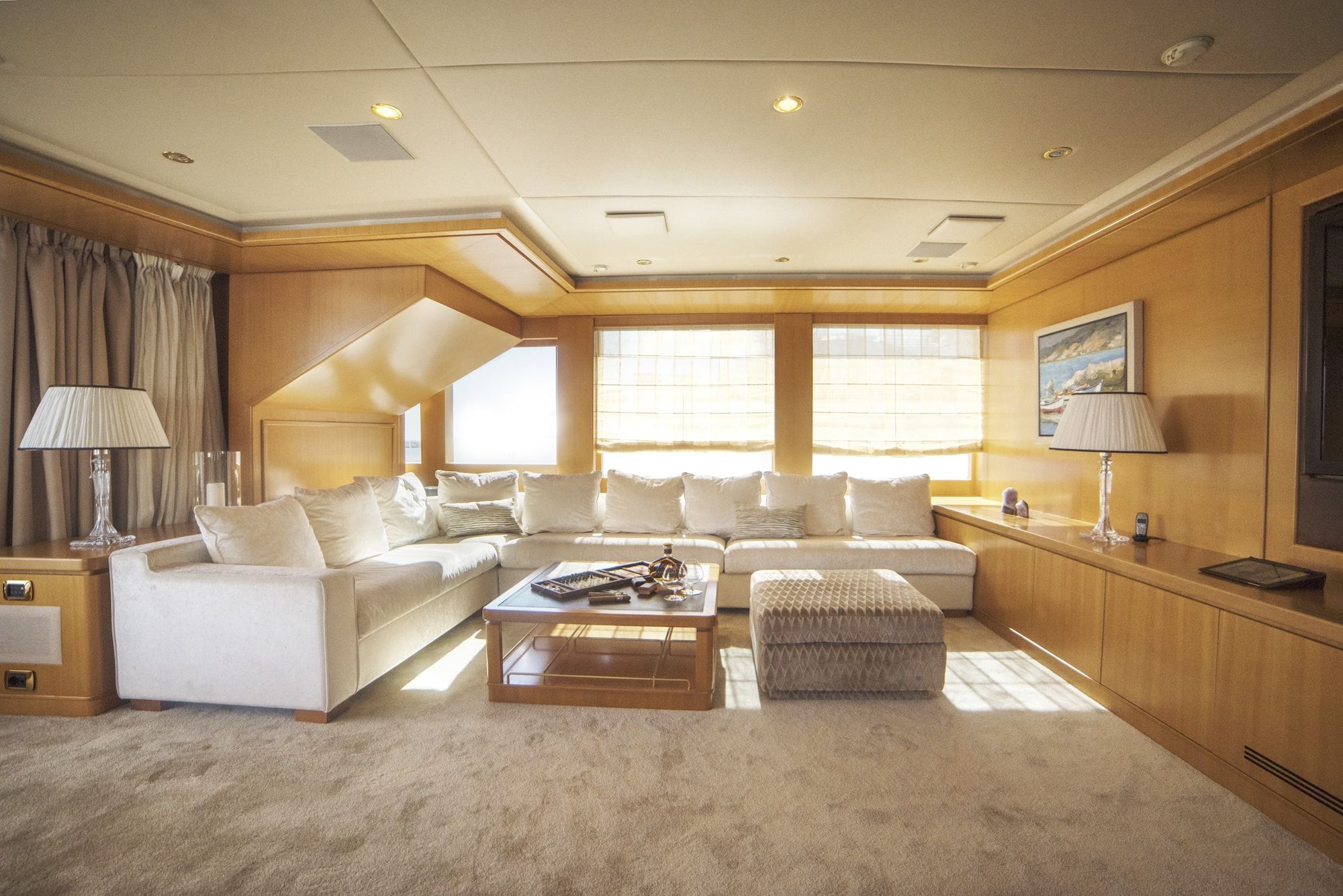 ISA Motor Yacht OASIS Skylounge 1
