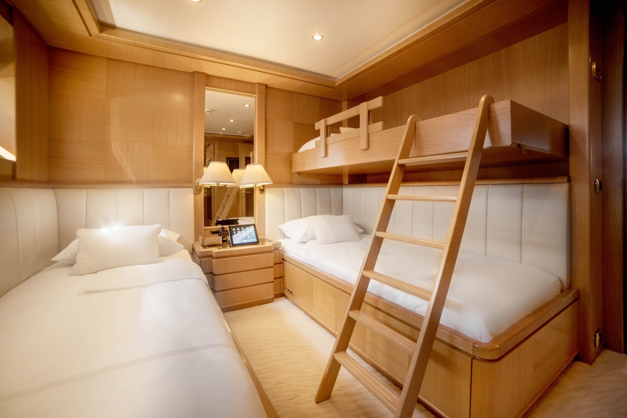 ISA Motor Yacht OASIS Twin Pullman
