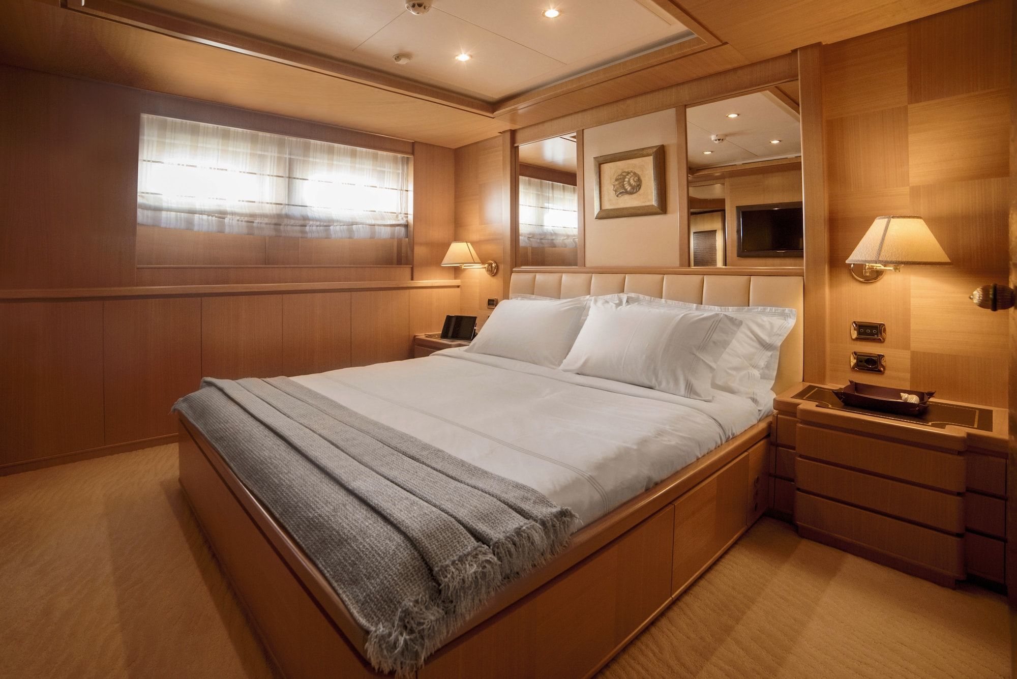 ISA Motor Yacht OASIS Double Cabin