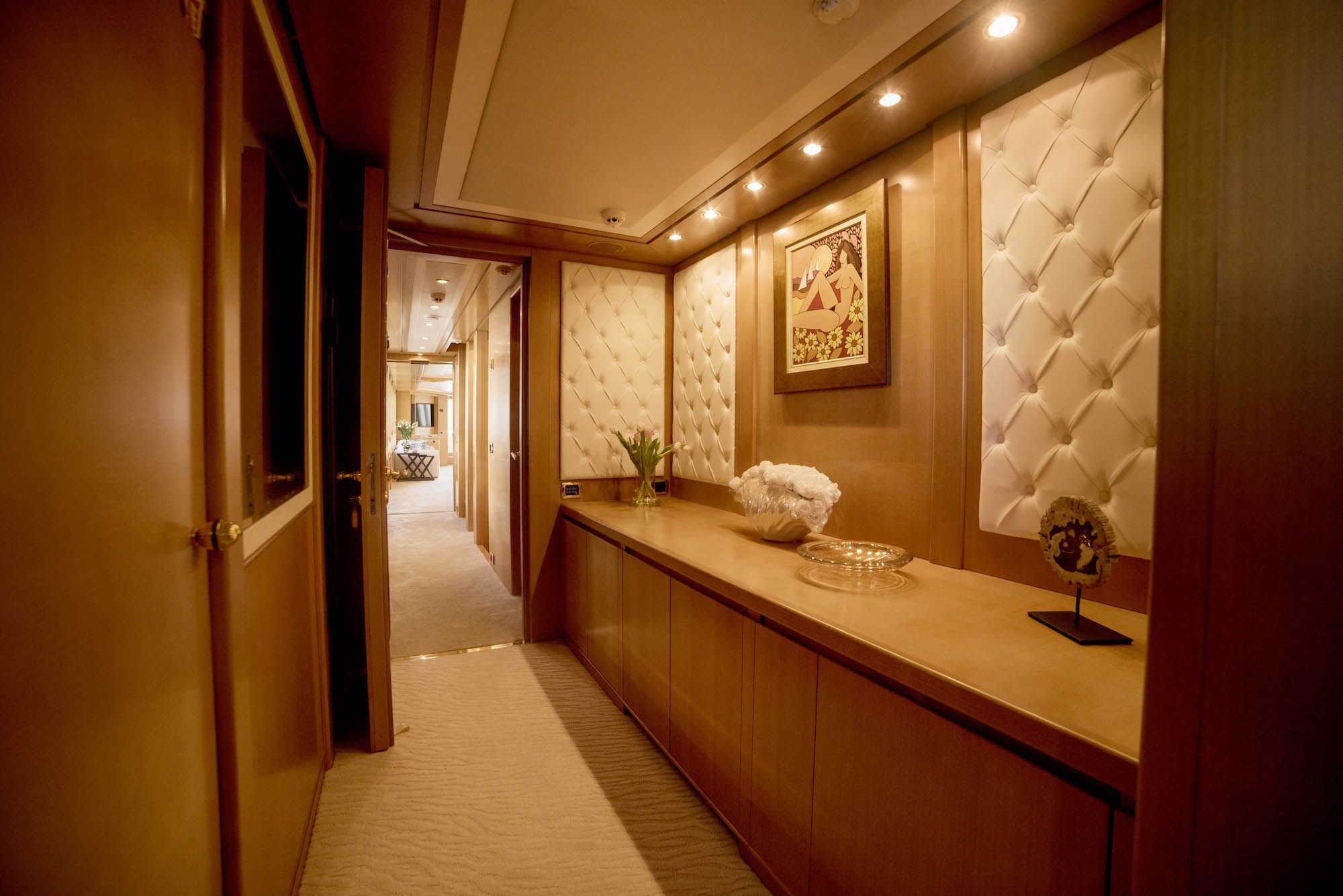 ISA Motor Yacht OASIS Owners Suite