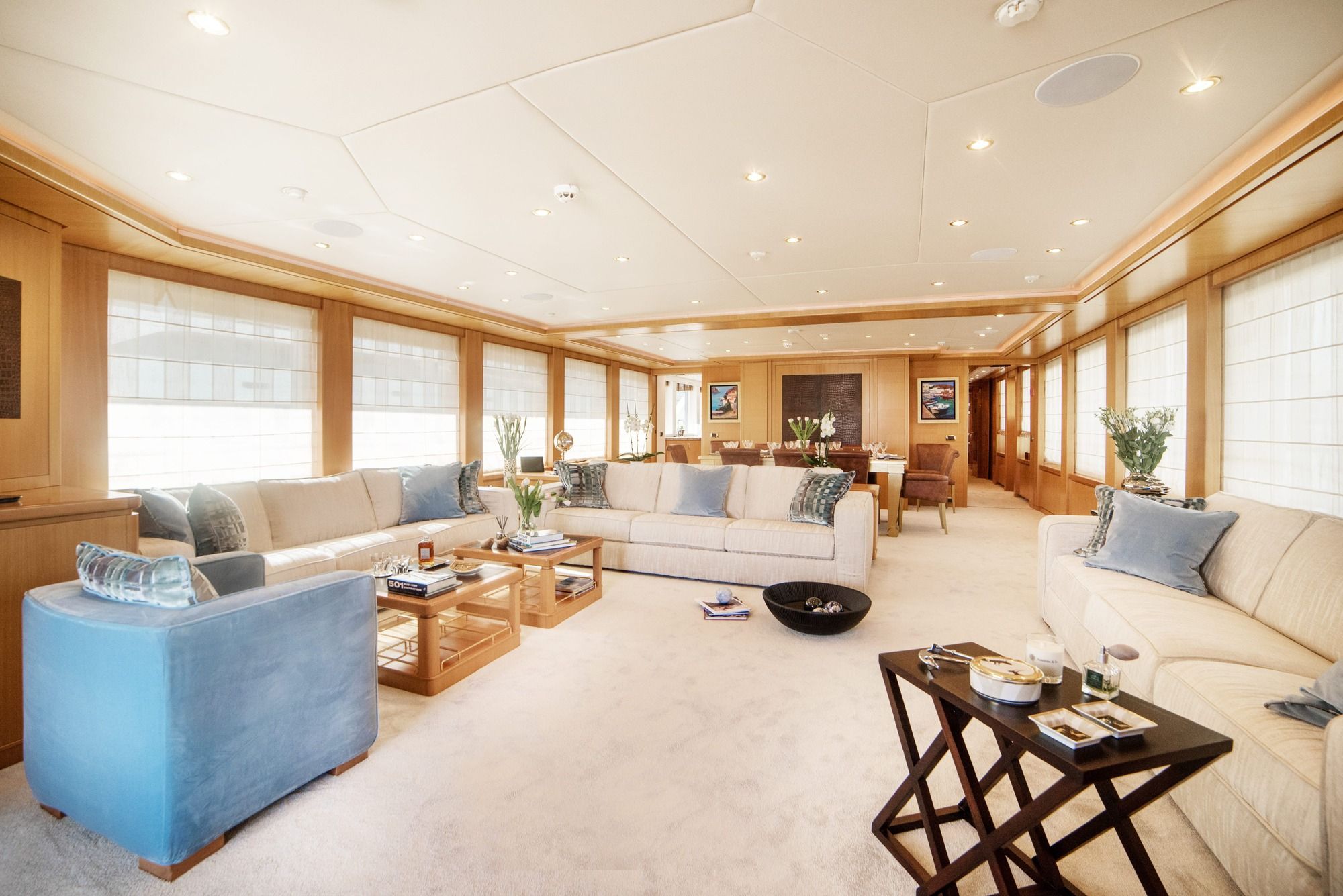 ISA Motor Yacht OASIS Entrance