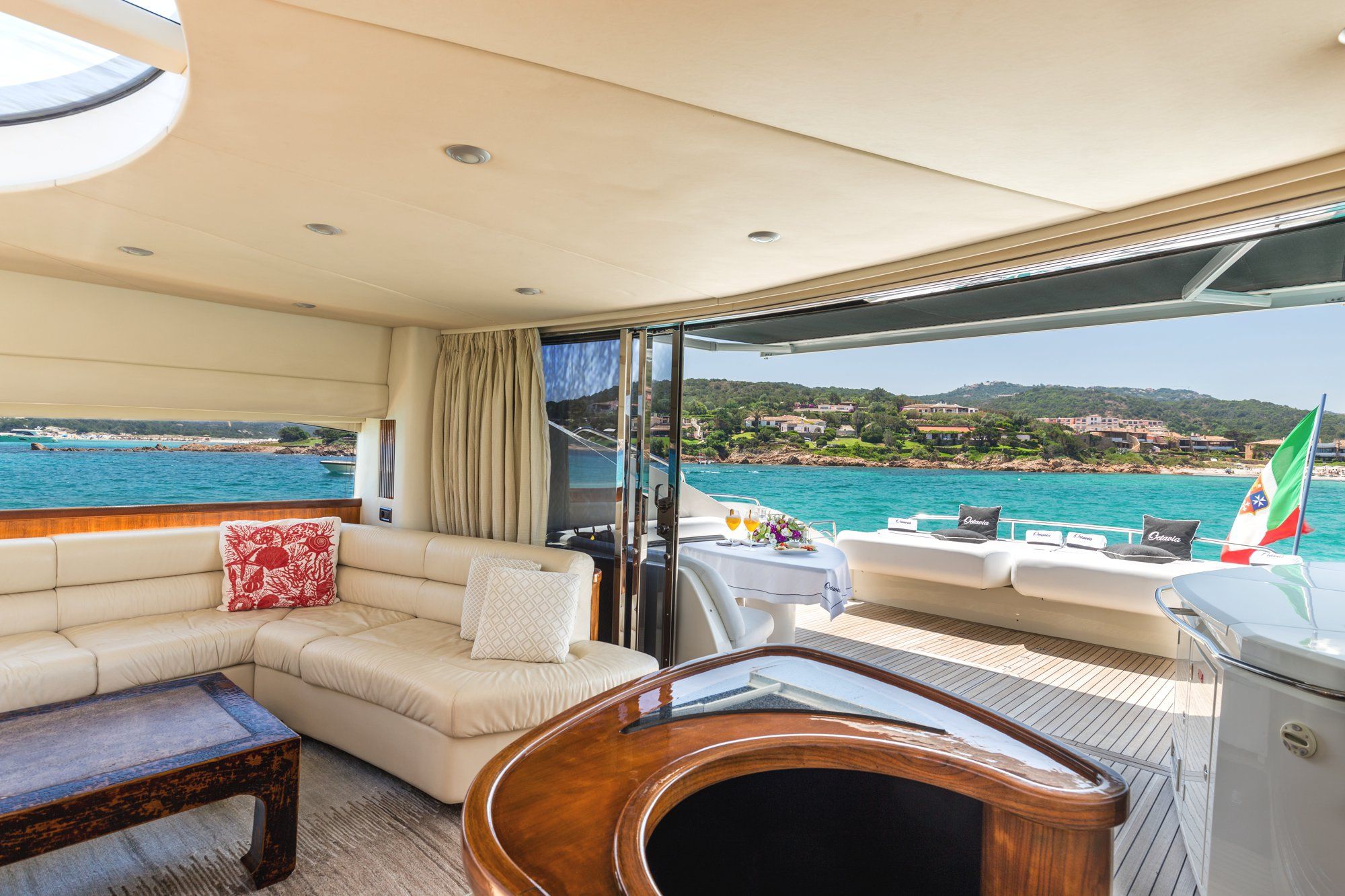 OCTAVIA Sunseeker Predator 83 Luxury Motoryacht Salon Entrance