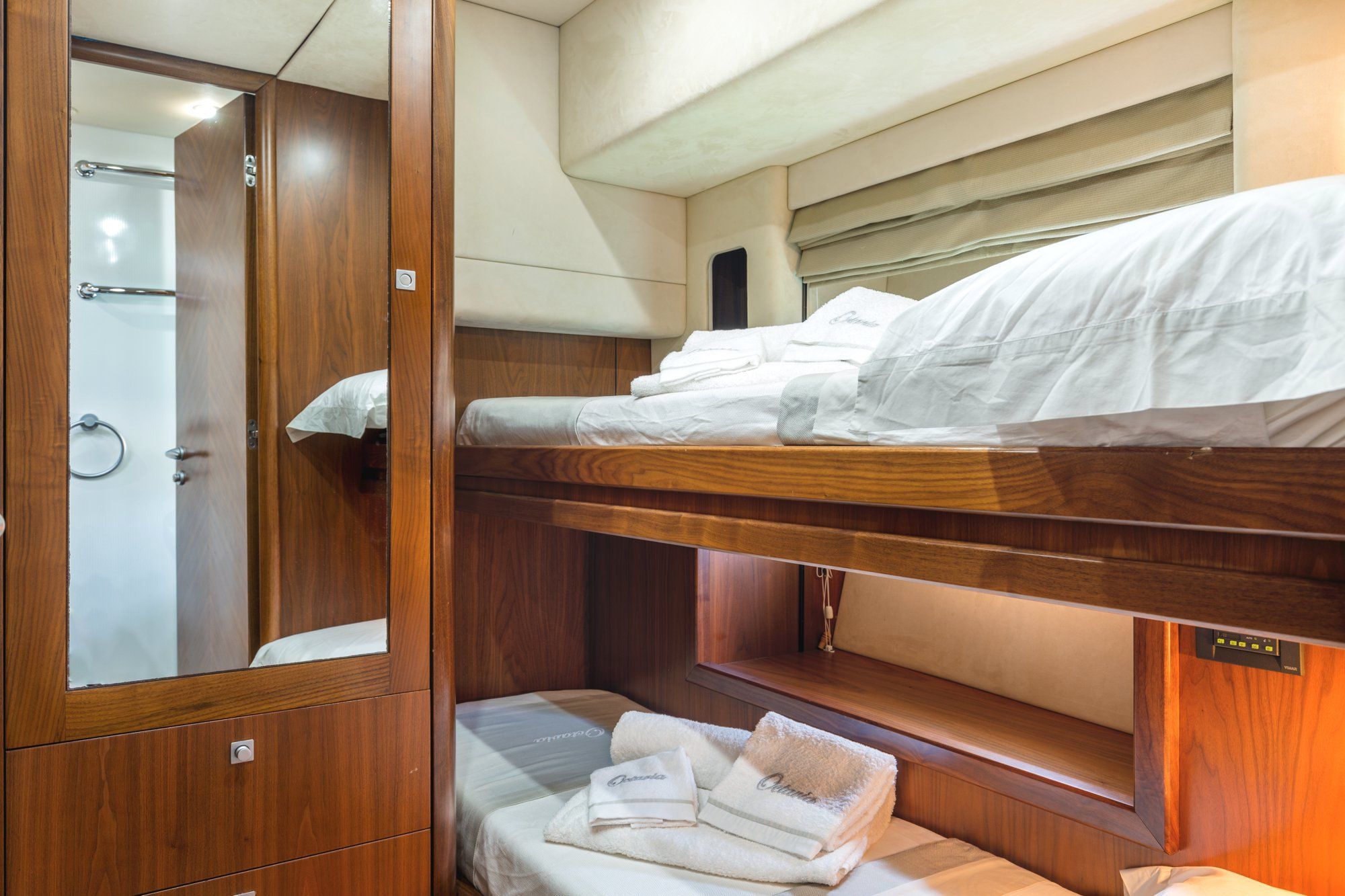 OCTAVIA Sunseeker Predator 83 Luxury Motoryacht Twin Cabin