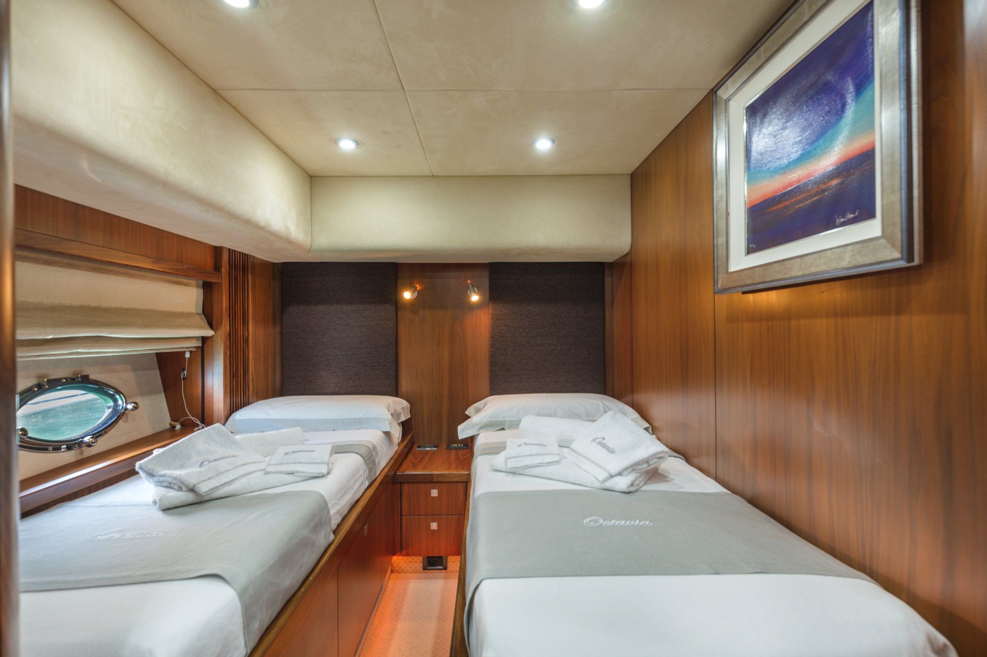 OCTAVIA Sunseeker Predator 83 Luxury Motoryacht Twin Cabin