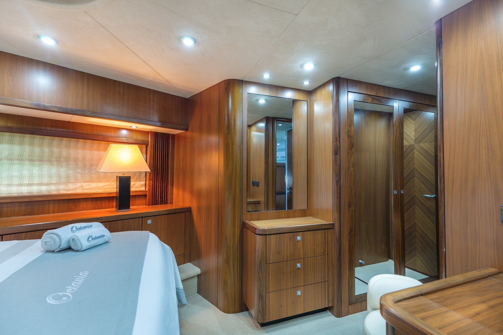 OCTAVIA Sunseeker Predator 83 Luxury Motoryacht Double Cabin