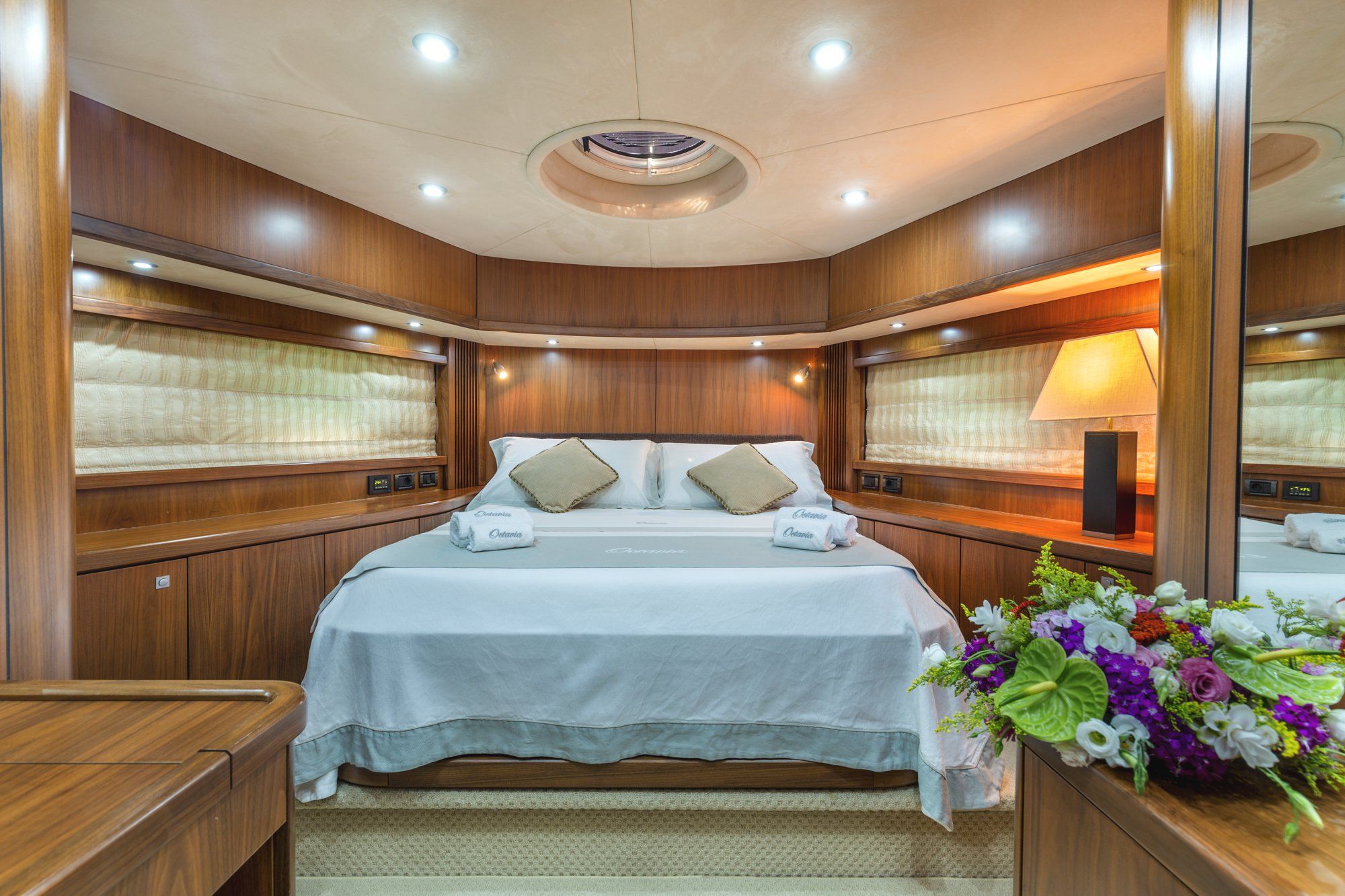 OCTAVIA Sunseeker Predator 83 Luxury Motoryacht Double Cabin