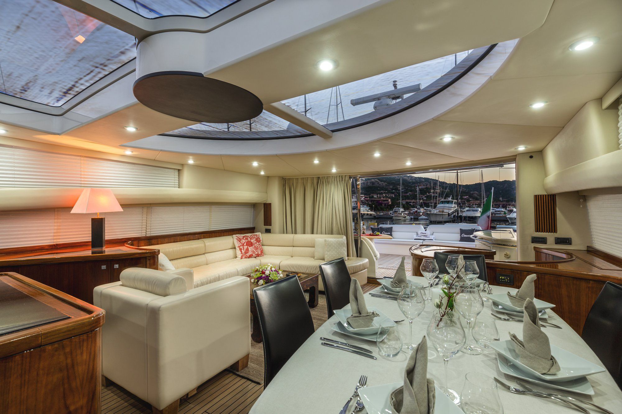 OCTAVIA Sunseeker Predator 83 Luxury Motoryacht Saloon