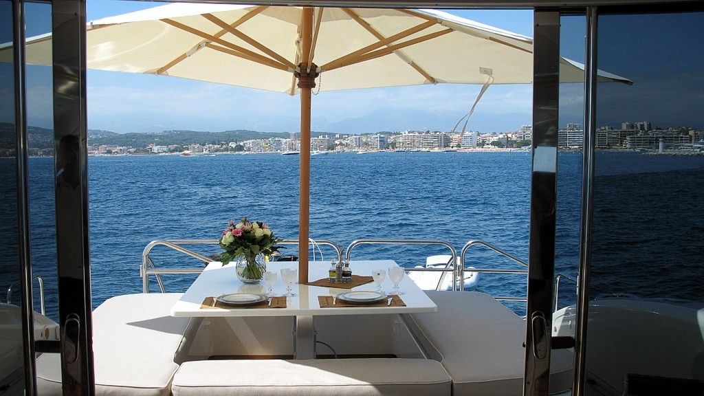 OLA MONA Leopard 24m Aft