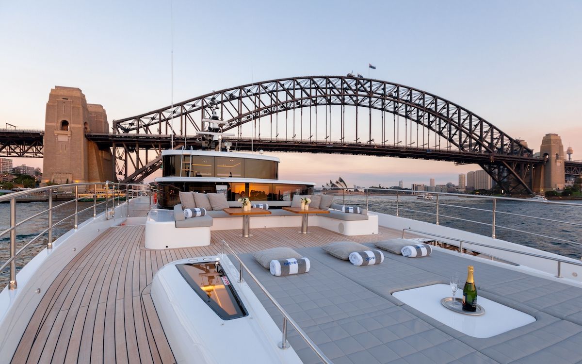 ONEWORLD - Gulf Craft 32m