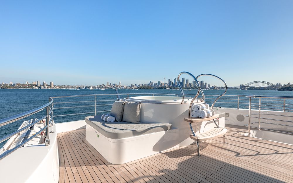 ONEWORLD - Gulf Craft 32m
