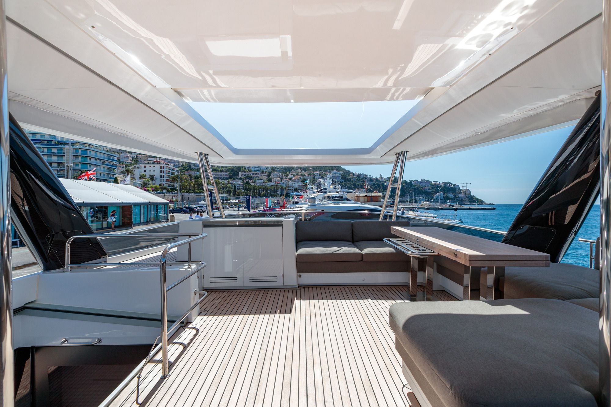 ORYX Lagoon 64 Flybridge