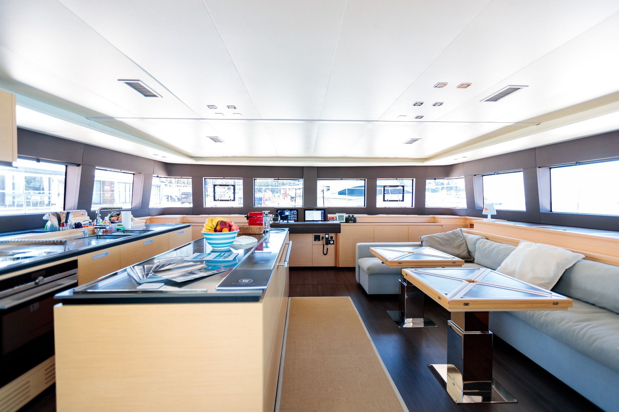 ORYX Lagoon 64 Saloon