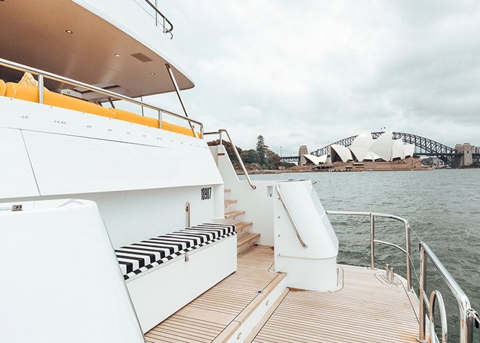 MY Oscar II - Transom