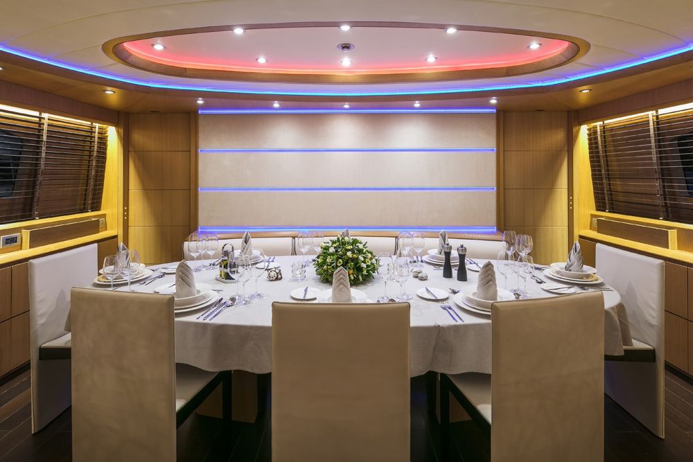 PARIS A - Dining table