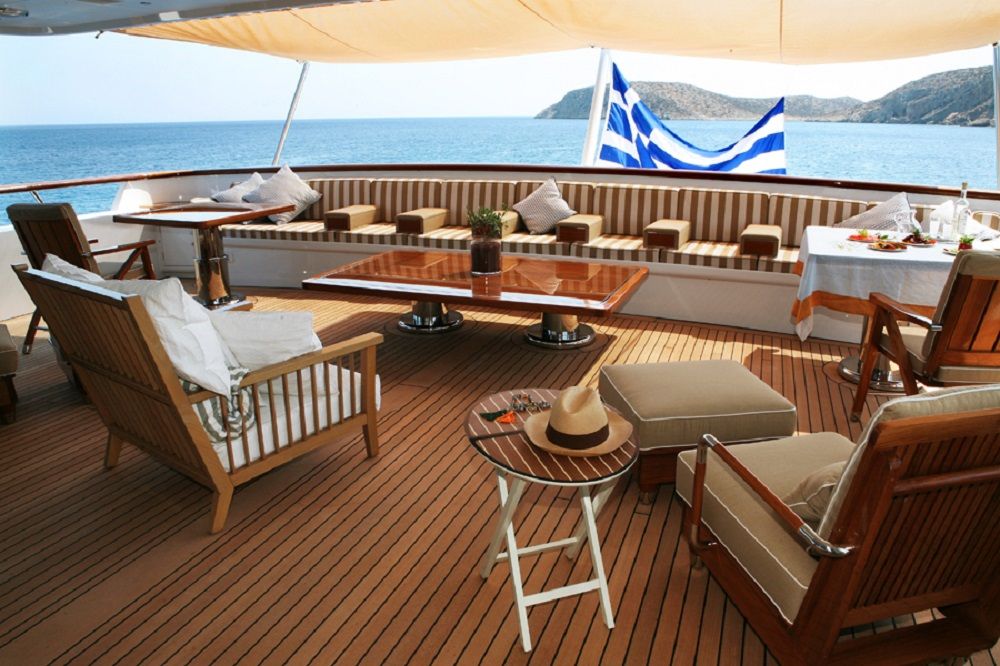 Upper Deck Lounge