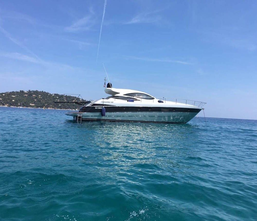 ershing 50 - 9 guests cruising