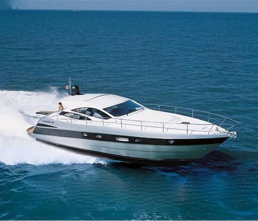 ershing 50 - 9 guests cruising