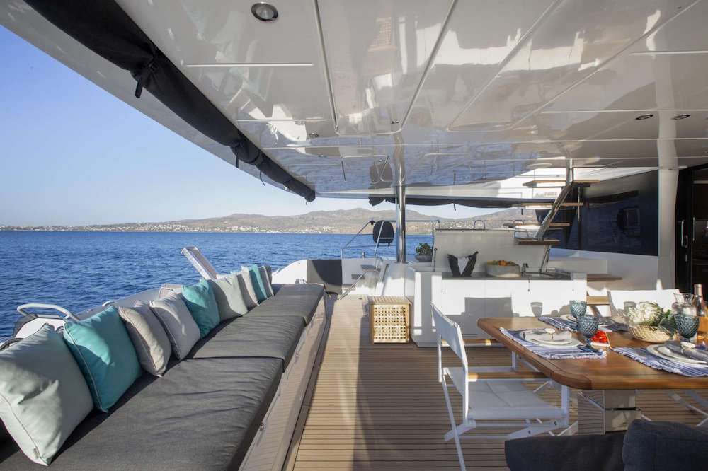 PHANTOM Lagoon 620 Aft Deck