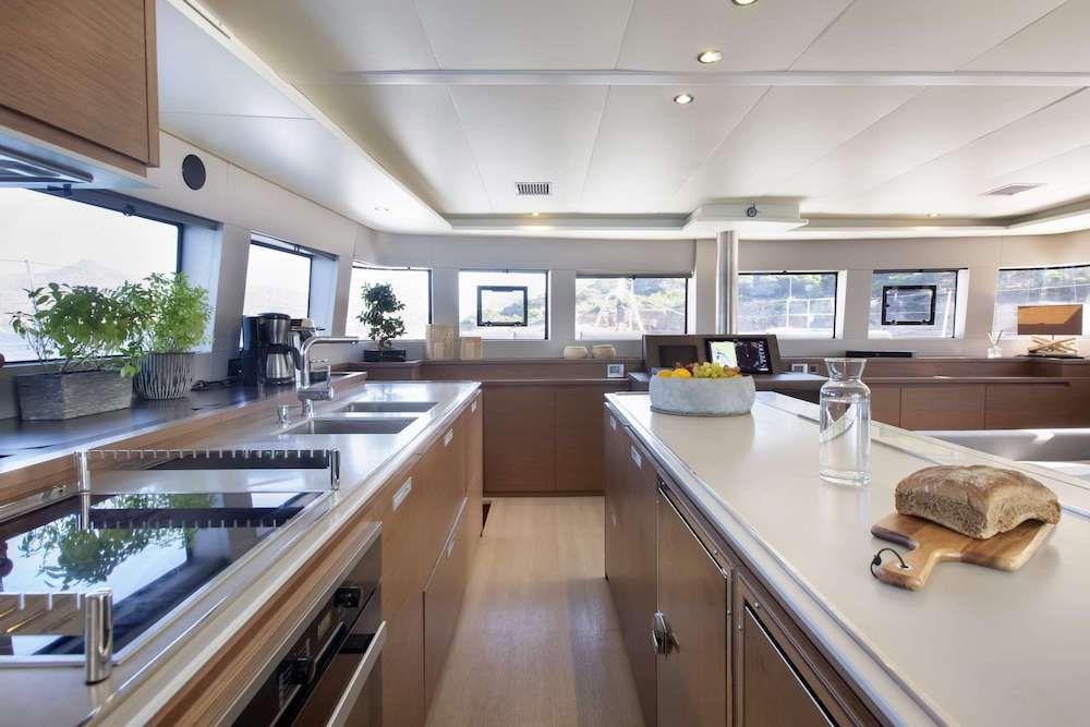 PHANTOM Lagoon 620 Galley