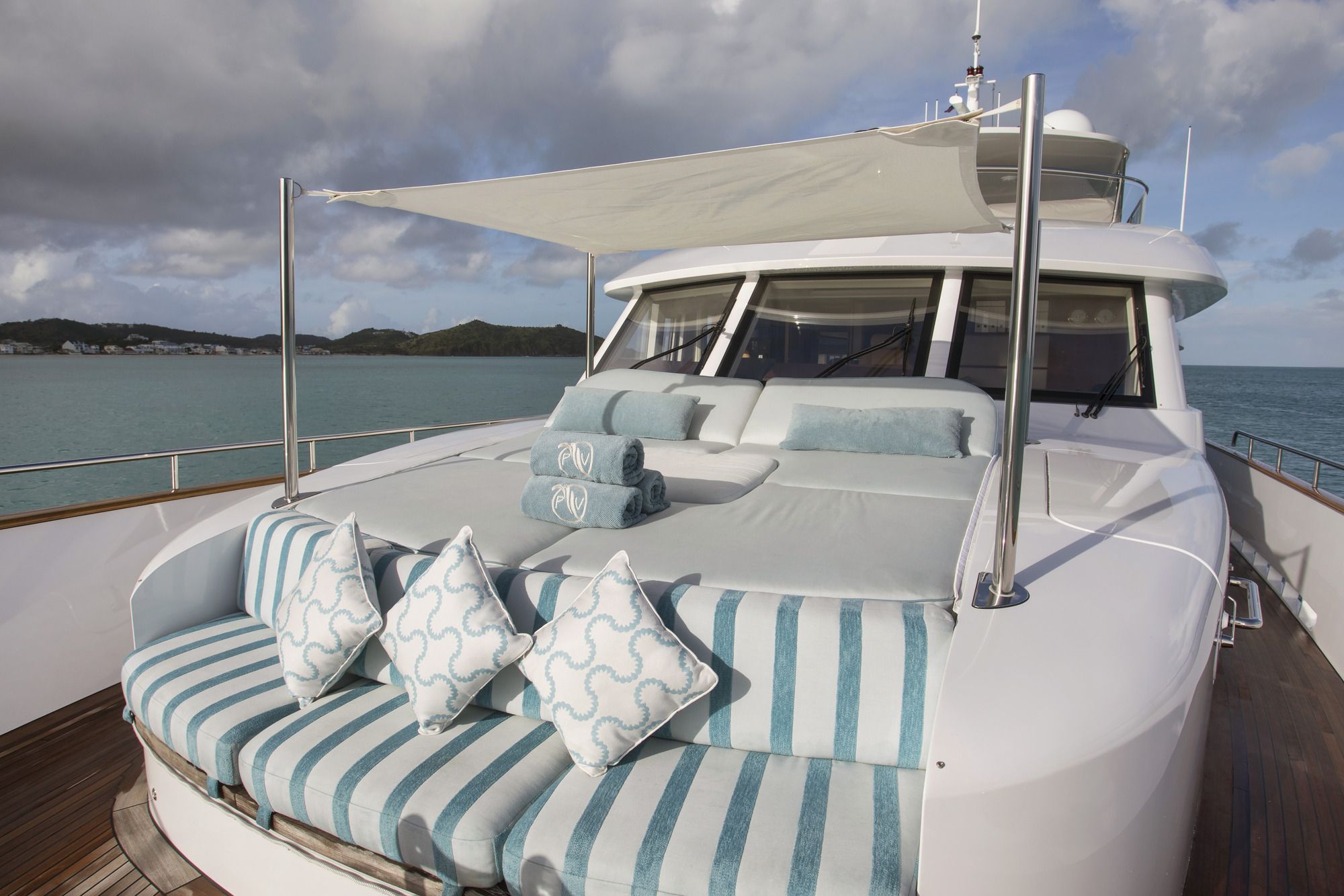 PURA VIDA Foredeck