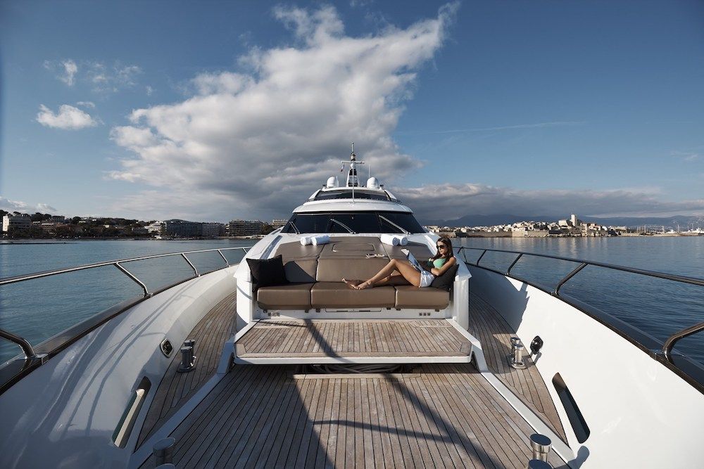 QUANTUM Motor Yacht Sunbathing