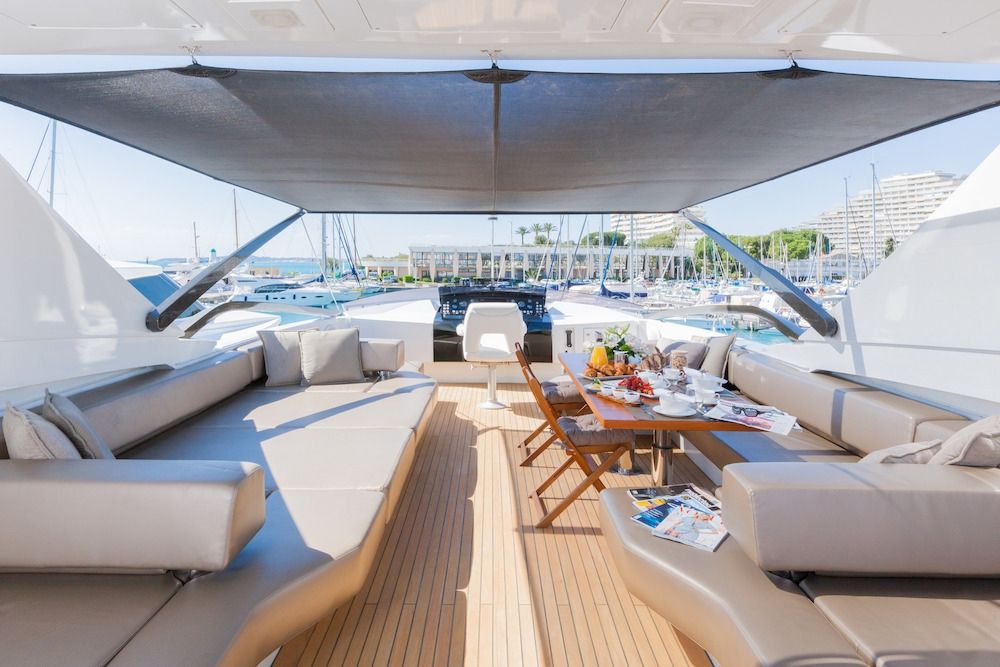 QUANTUM Motor Yacht Flybridge