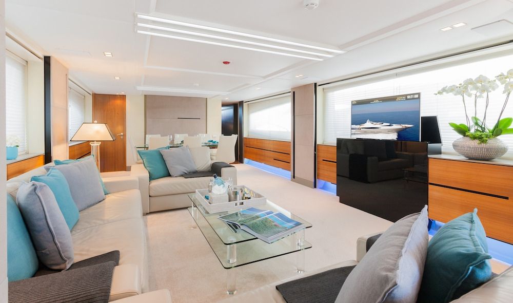 QUANTUM Motor Yacht Saloon