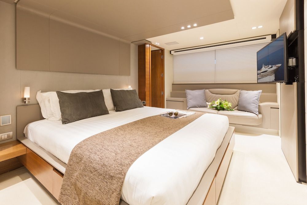 QUANTUM Motor Yacht Master Cabin