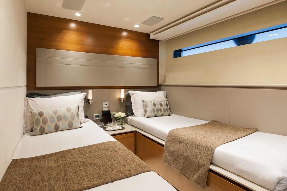 QUANTUM Motor Yacht Twins