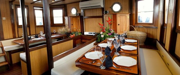 raja_laut_dining2