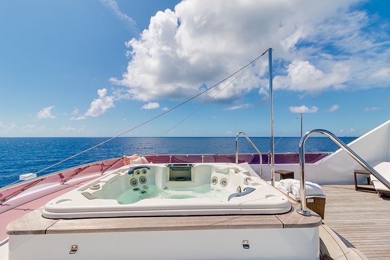RELENTLESS Trinity 145 Luxury Superyacht Jacuzzi