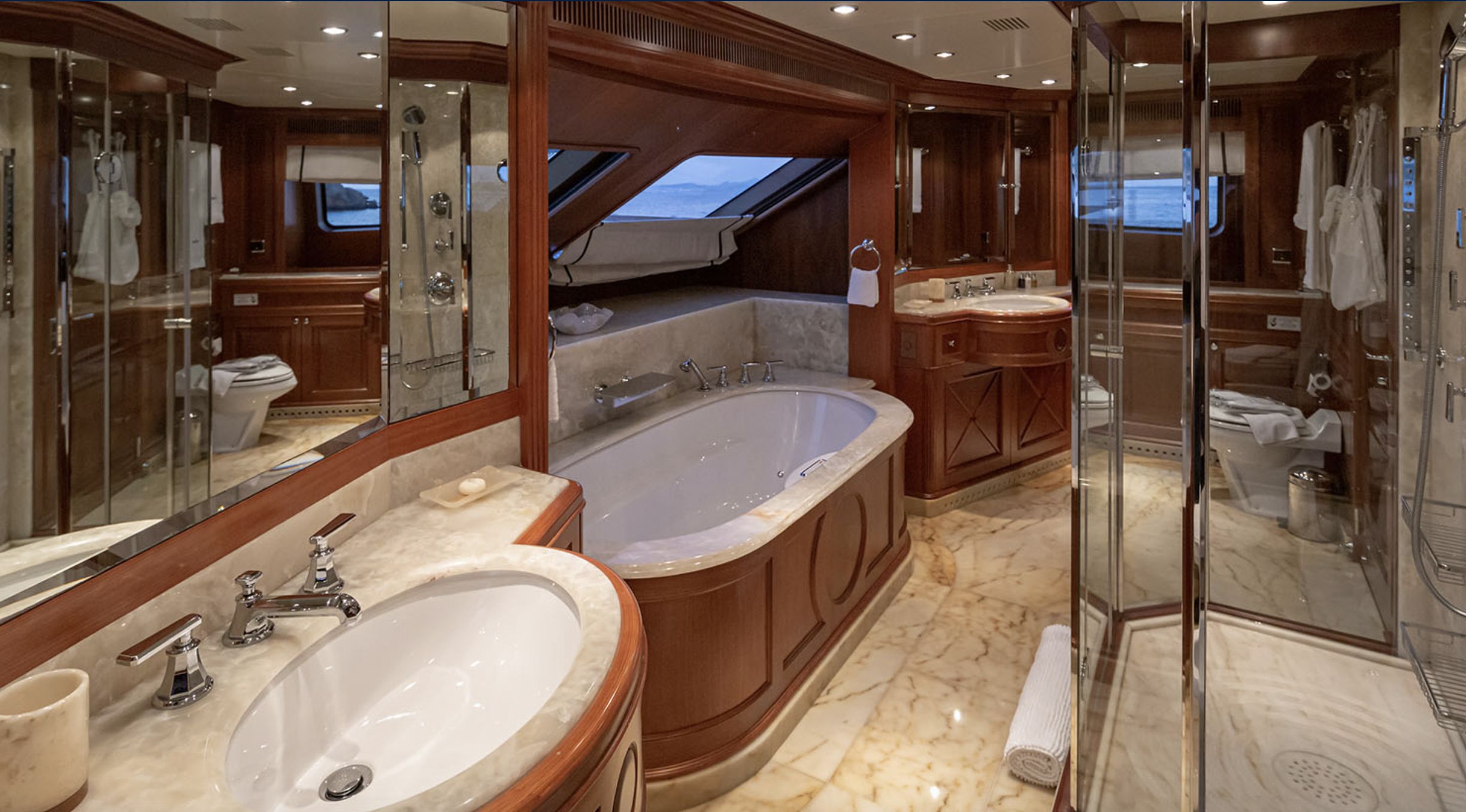 RIVA Benetti 120 Classic Bathroom