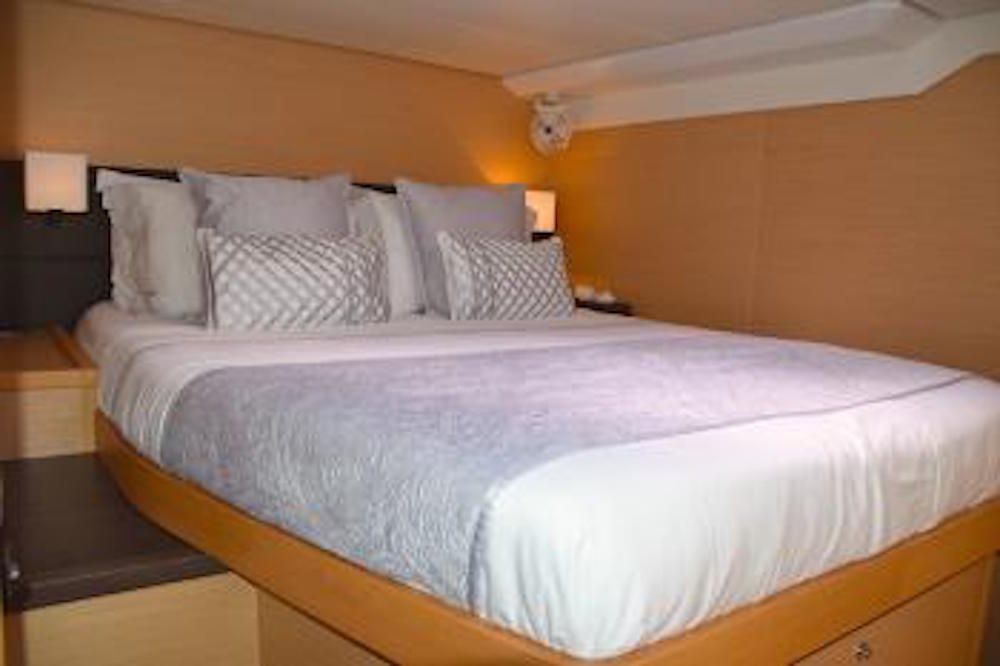 SANDISEAS - Lagoon 62 - Queen Berth Guest Suite