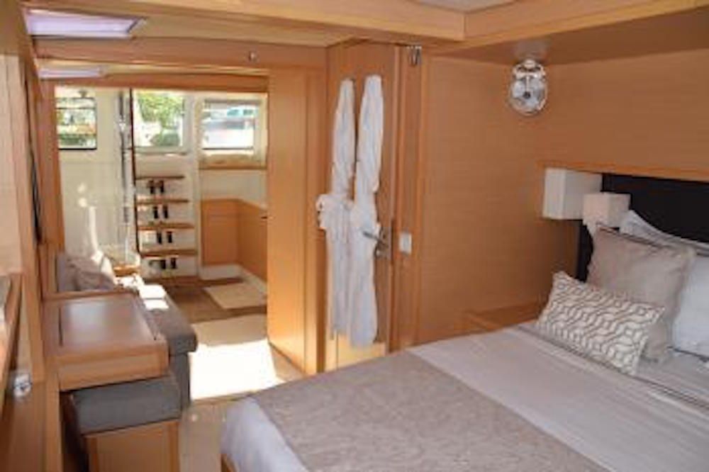 SANDISEAS - Lagoon 62 - Master Aft Queen Suite