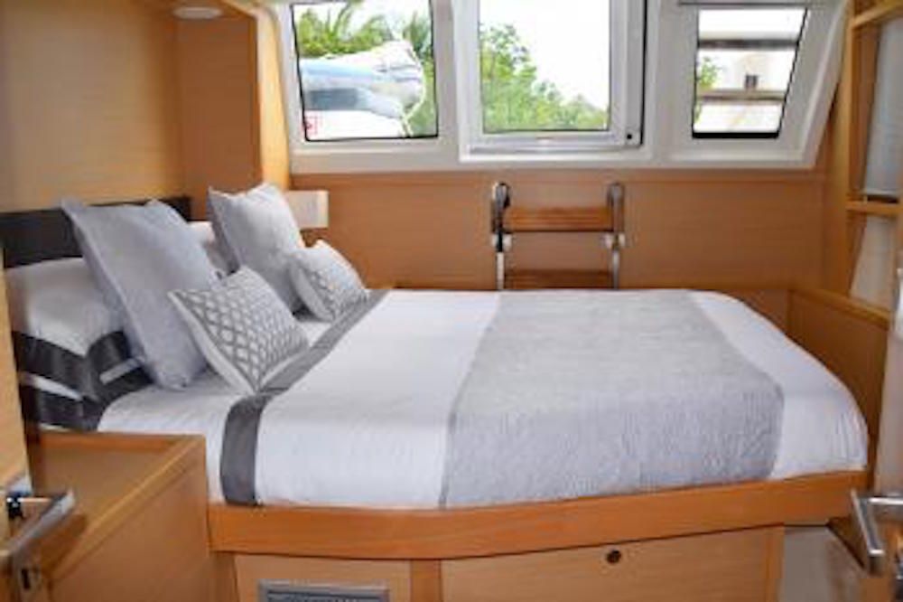 SANDISEAS - Lagoon 62 - VIP Guest Queen Suite