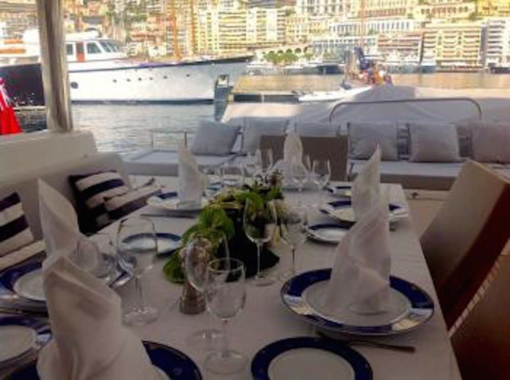 SANDISEAS - Lagoon 62 - Aft Deck Dining
