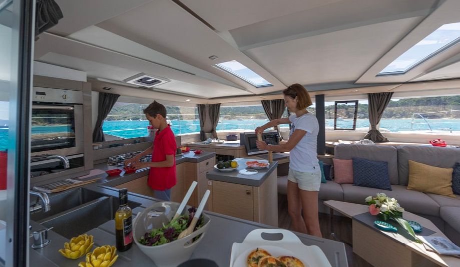 Saona 47ft - Galley