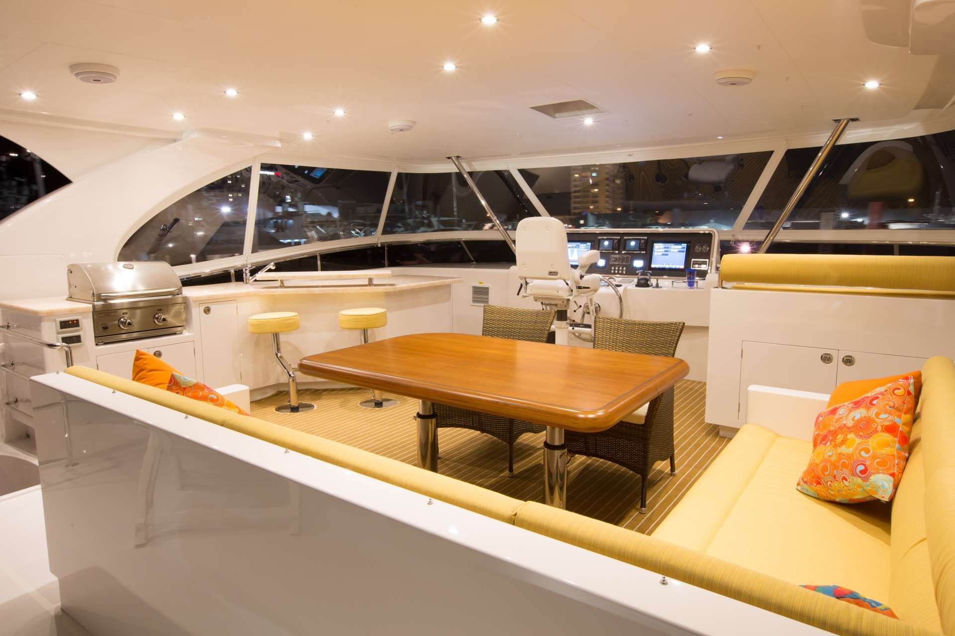 Horizon 60 SEA BOSS Flybridge Bar