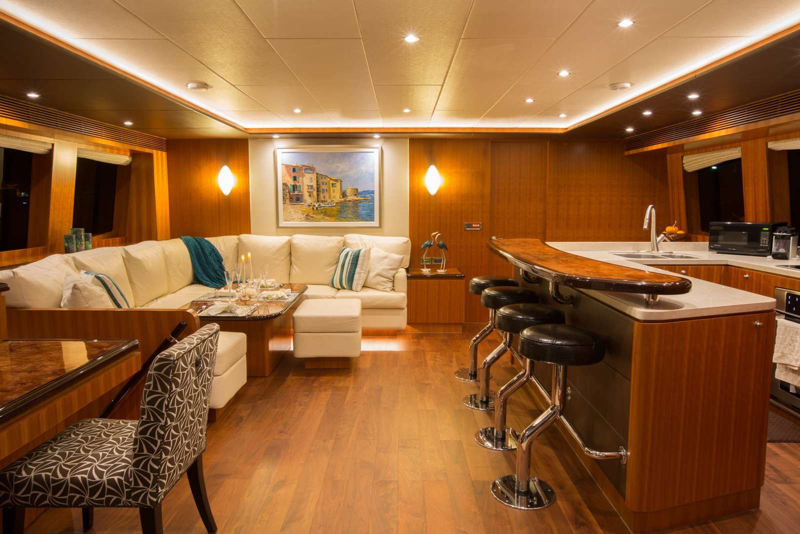 SEA BOSS Saloon